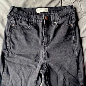 Girls black skinny jeans!! Very comfortable and flattering!!